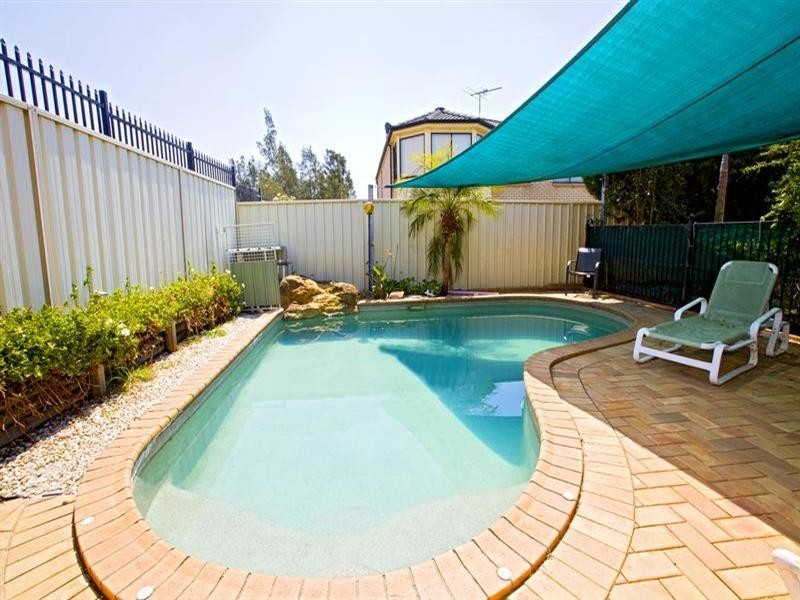 5 Harris Place, West Hoxton NSW 2171