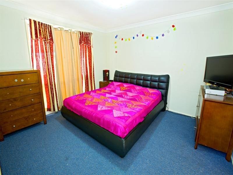 221 Whitford Road, Green Valley NSW 2168