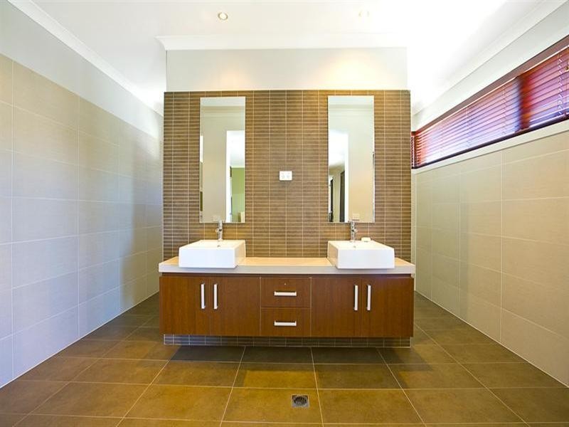 29 Broadbent Avenue, Middleton Grange NSW 2171