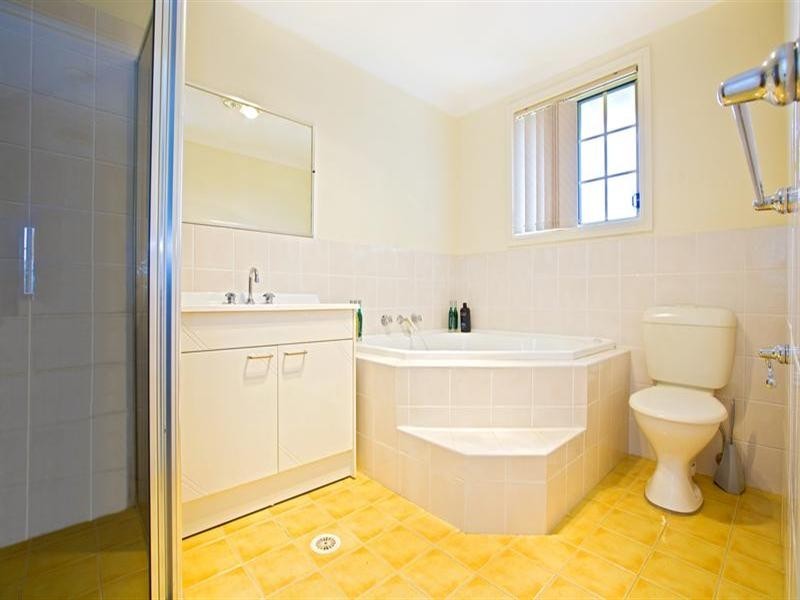 80 Greenway Drive, West Hoxton NSW 2171