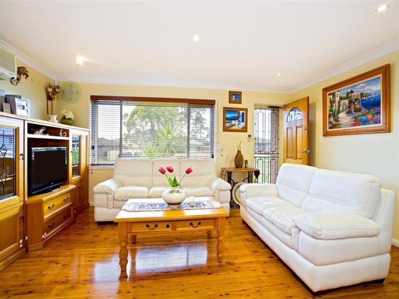 21 Glenfern Crescent, Bossley Park NSW 2176