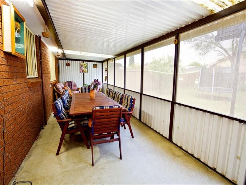 21 Glenfern Crescent, Bossley Park NSW 2176