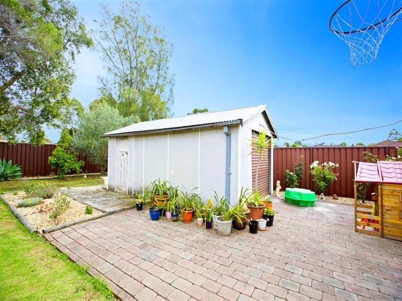 21 Glenfern Crescent, Bossley Park NSW 2176
