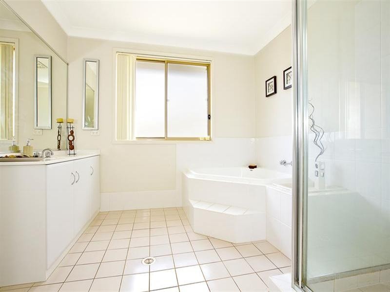 16 Bellerive Close, West Hoxton NSW 2171