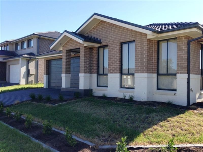 9 Carter Street, Oran Park NSW 2570