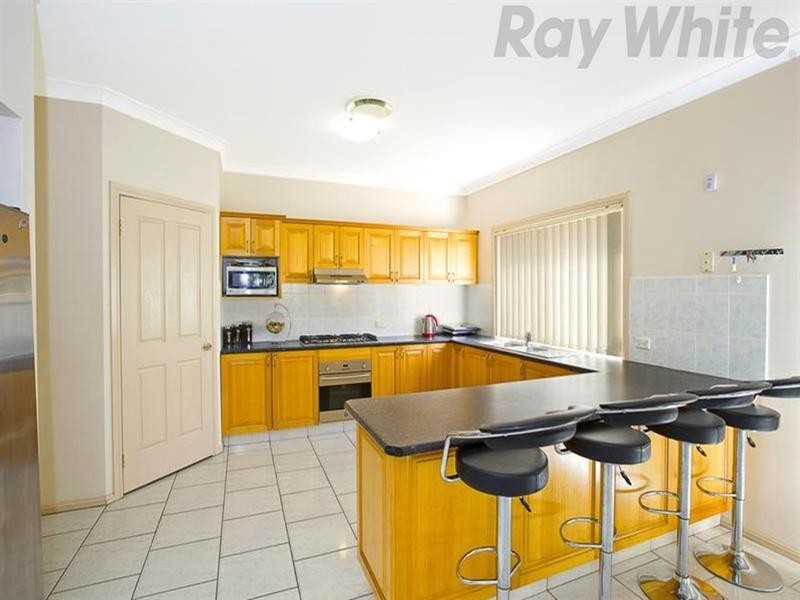 2 Elyard Crescent, West Hoxton NSW 2171