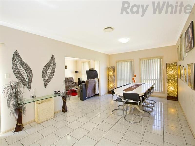 2 Elyard Crescent, West Hoxton NSW 2171