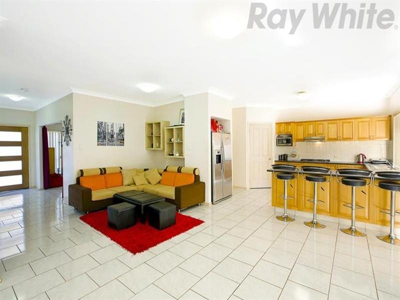 2 Elyard Crescent, West Hoxton NSW 2171