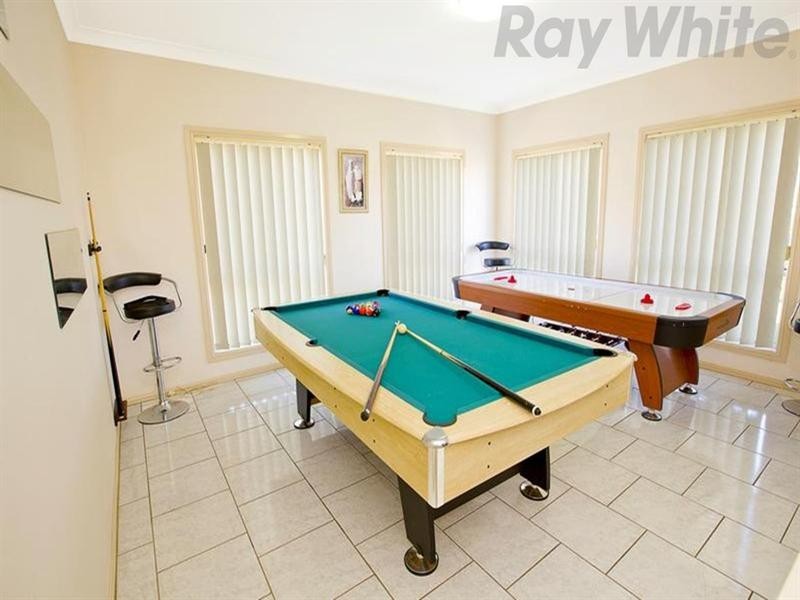 2 Elyard Crescent, West Hoxton NSW 2171