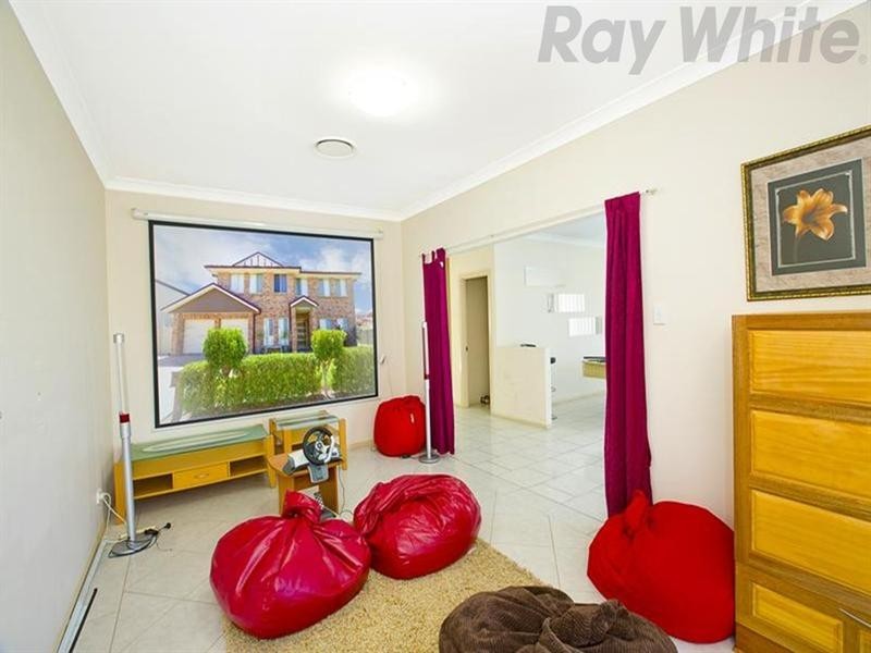 2 Elyard Crescent, West Hoxton NSW 2171