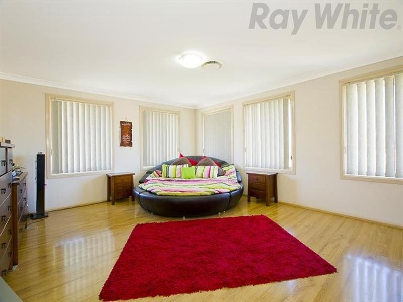 2 Elyard Crescent, West Hoxton NSW 2171