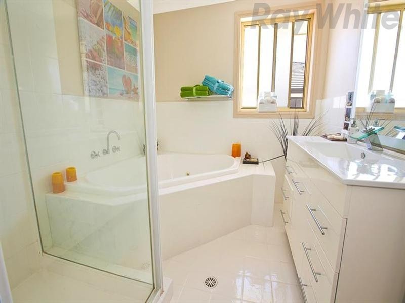 2 Elyard Crescent, West Hoxton NSW 2171