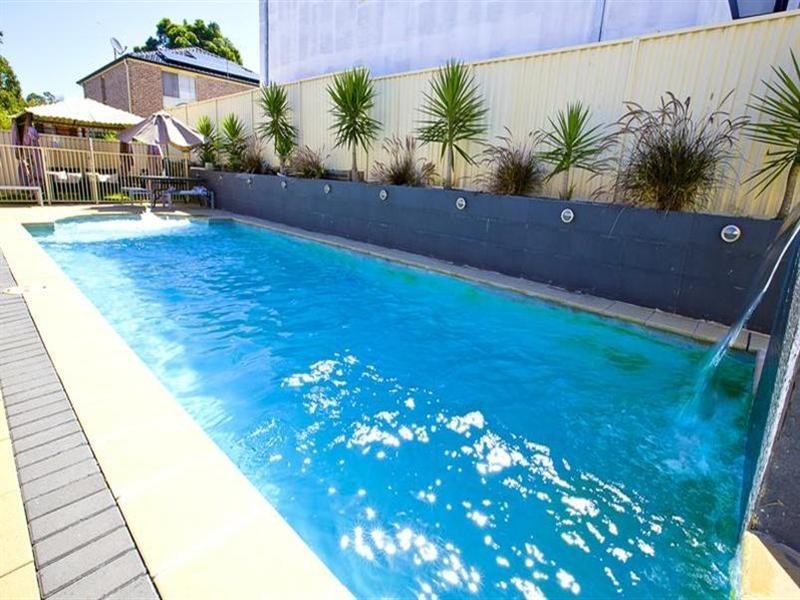 2 Elyard Crescent, West Hoxton NSW 2171