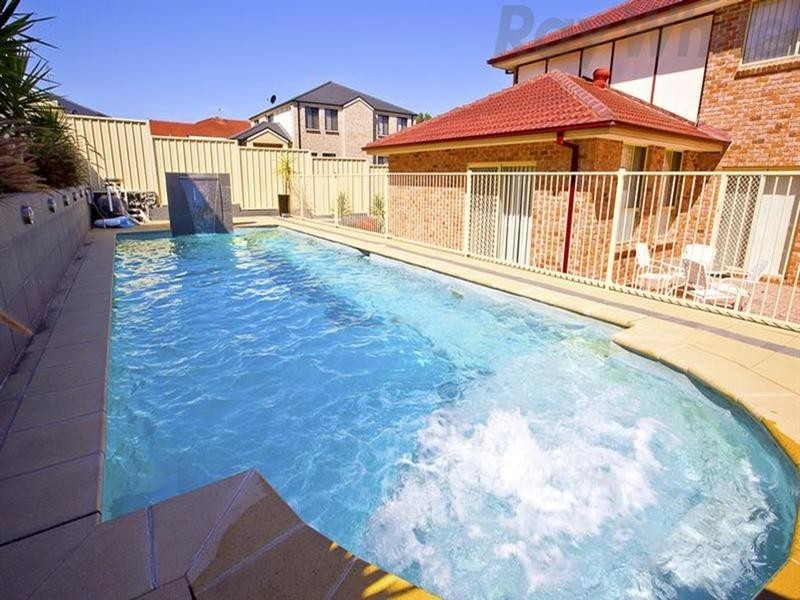 2 Elyard Crescent, West Hoxton NSW 2171