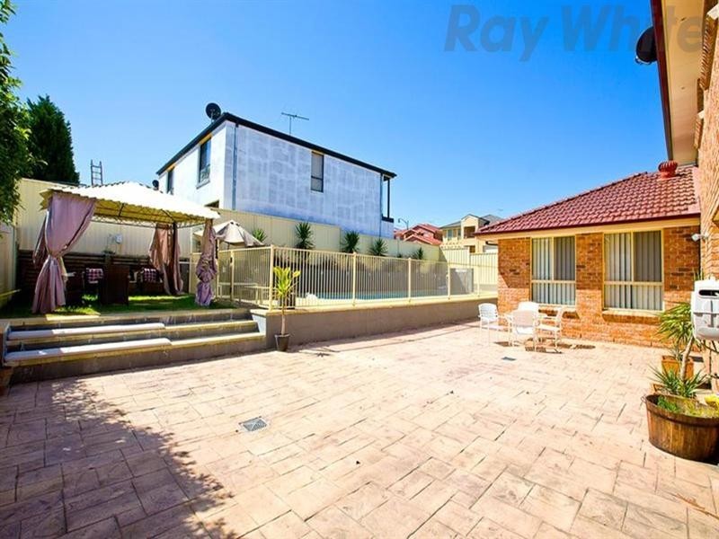2 Elyard Crescent, West Hoxton NSW 2171