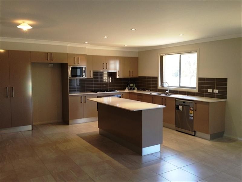 7 Magaret Dawson, Carnes Hill NSW 2171