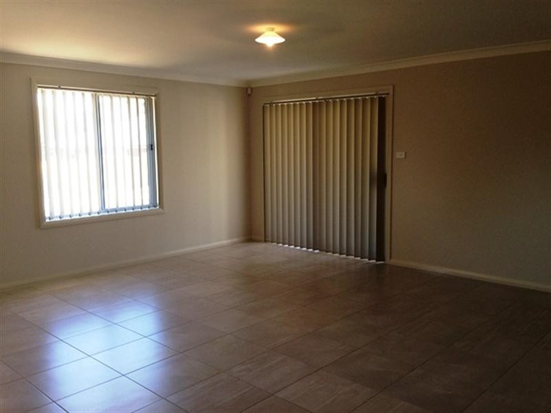7 Magaret Dawson, Carnes Hill NSW 2171
