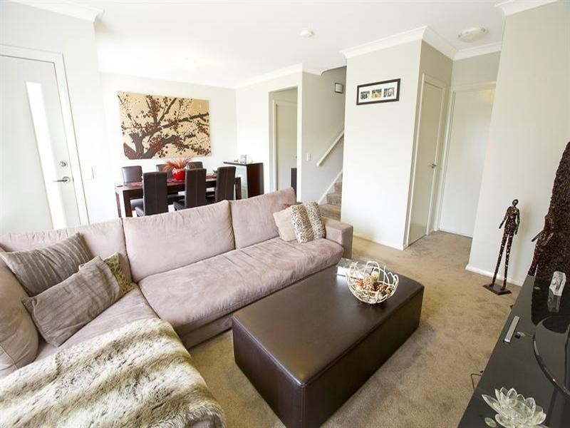 2 Jessie Street, Middleton Grange NSW 2171