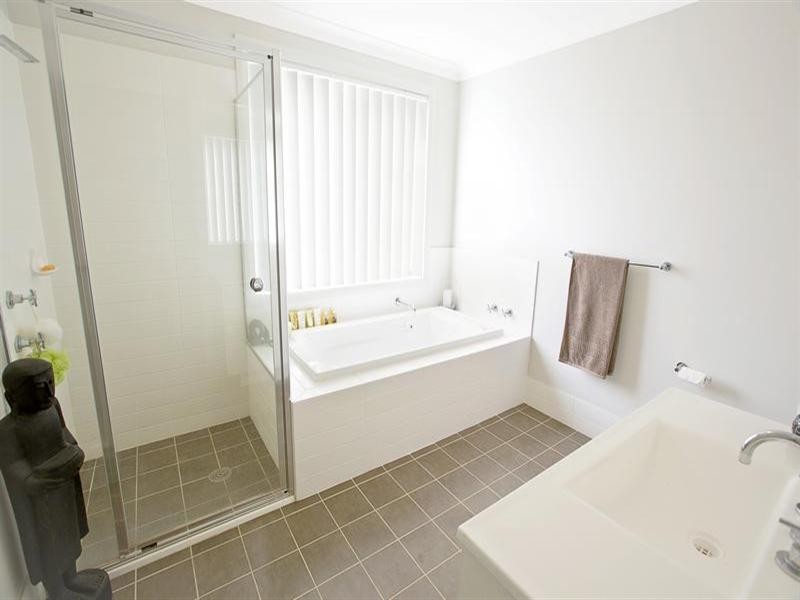 2 Jessie Street, Middleton Grange NSW 2171