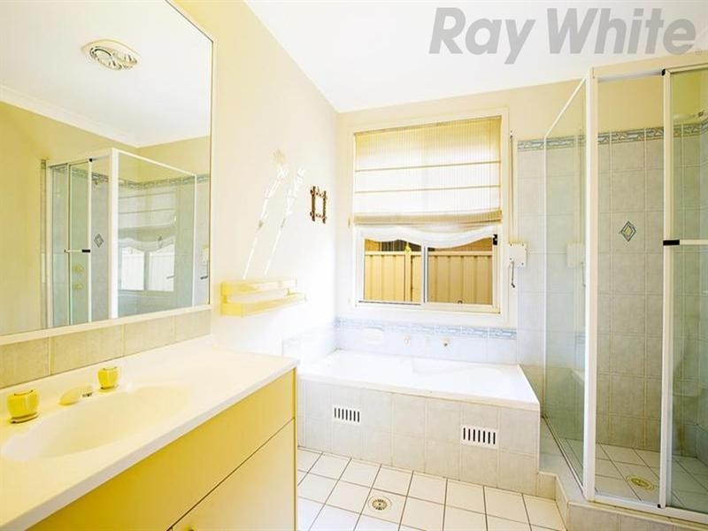 2 Coronation Drive, Green Valley NSW 2168