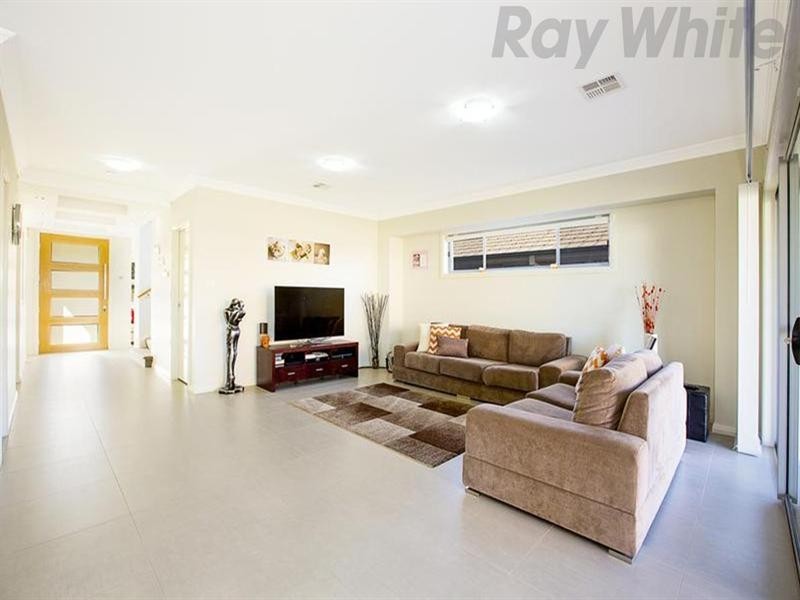 68 Moondarra Drive, West Hoxton NSW 2171