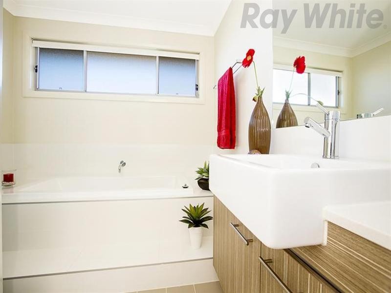 68 Moondarra Drive, West Hoxton NSW 2171
