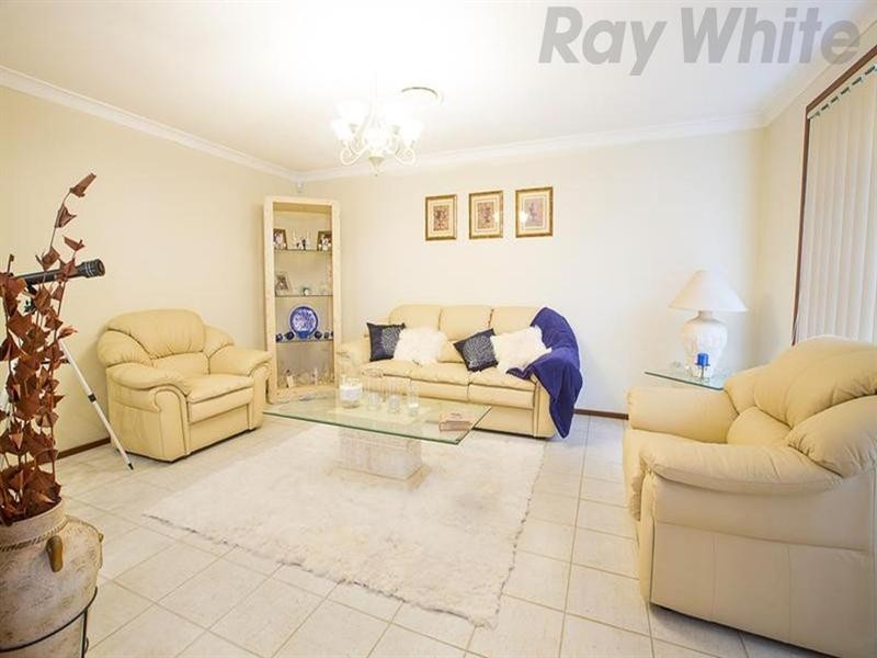 8 Daydream Crescent, Hinchinbrook NSW 2168