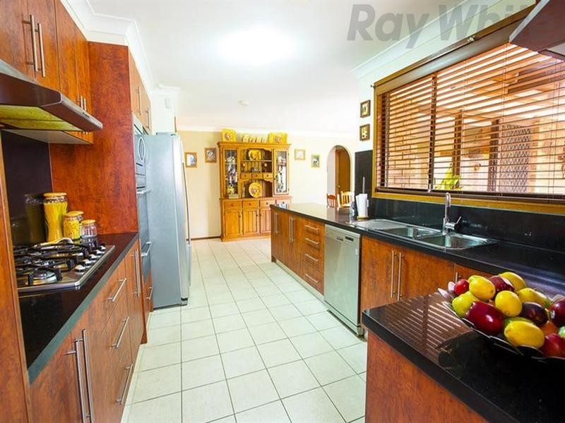 8 Daydream Crescent, Hinchinbrook NSW 2168