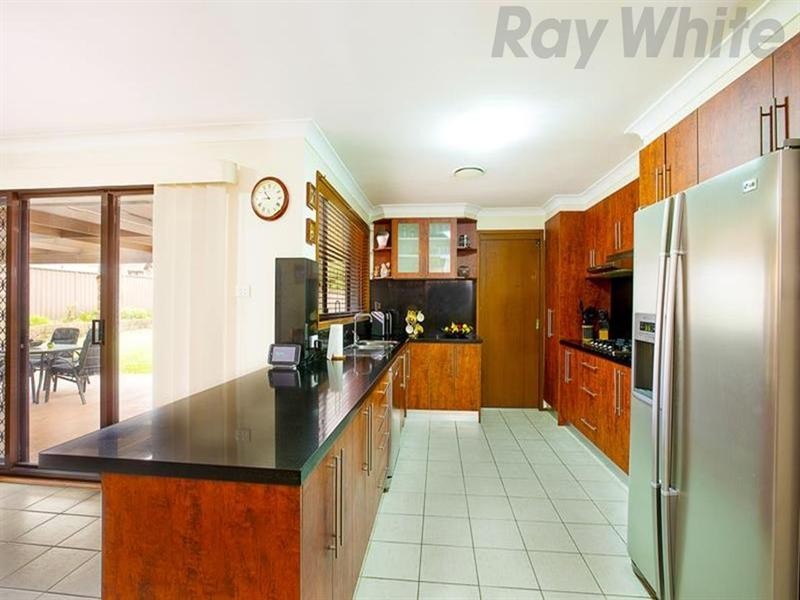 8 Daydream Crescent, Hinchinbrook NSW 2168
