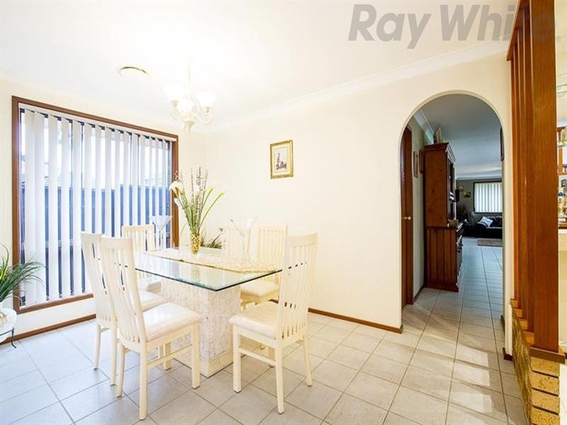 8 Daydream Crescent, Hinchinbrook NSW 2168