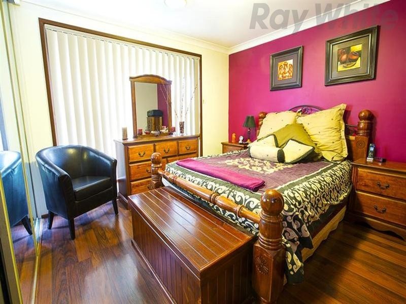 8 Daydream Crescent, Hinchinbrook NSW 2168