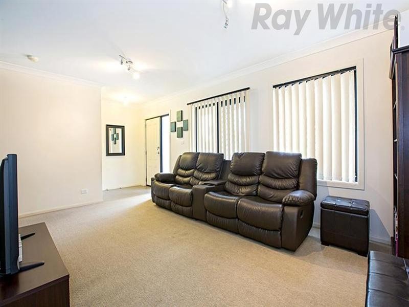 16 Wingate Avenue, West Hoxton NSW 2171
