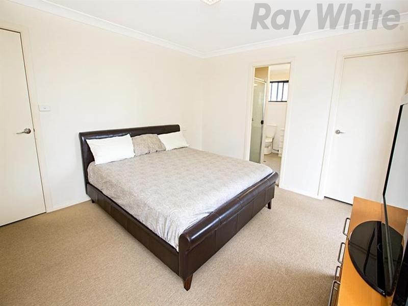 16 Wingate Avenue, West Hoxton NSW 2171
