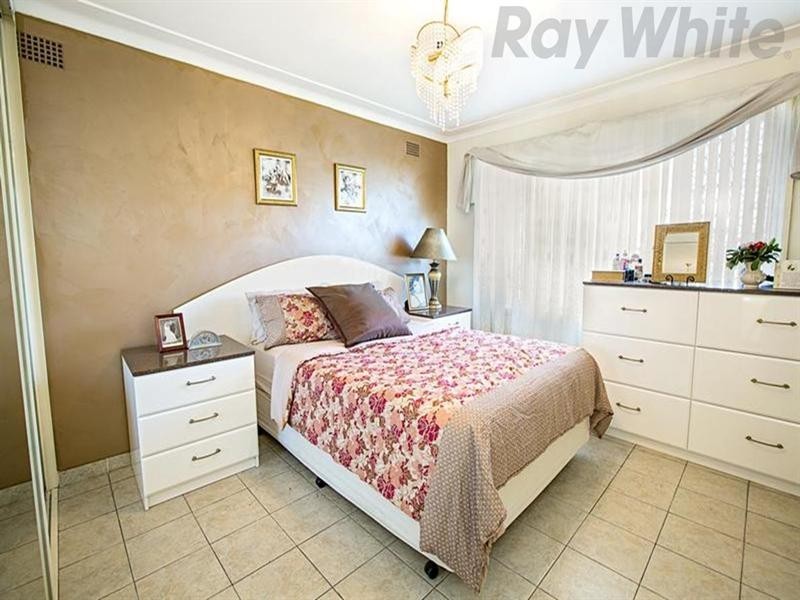 8 Theresa Street, Smithfield NSW 2164