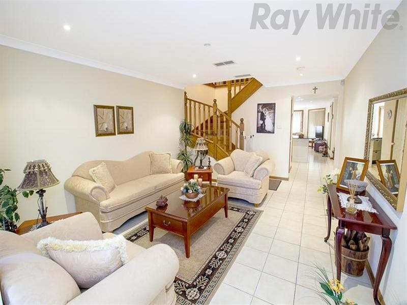 6 Palace Court, Cecil Hills NSW 2171