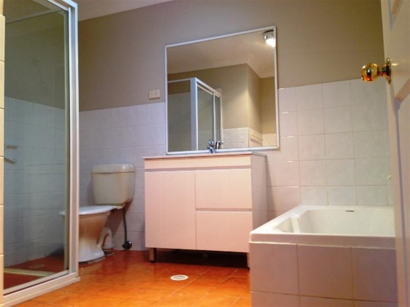 154b Greenway Drive, West Hoxton NSW 2171