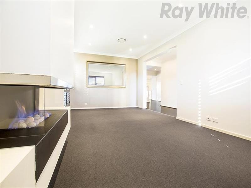 127 Middleton Drive, Middleton Grange NSW 2171