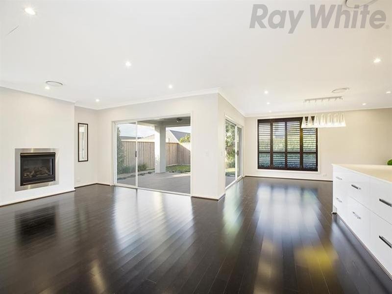 127 Middleton Drive, Middleton Grange NSW 2171