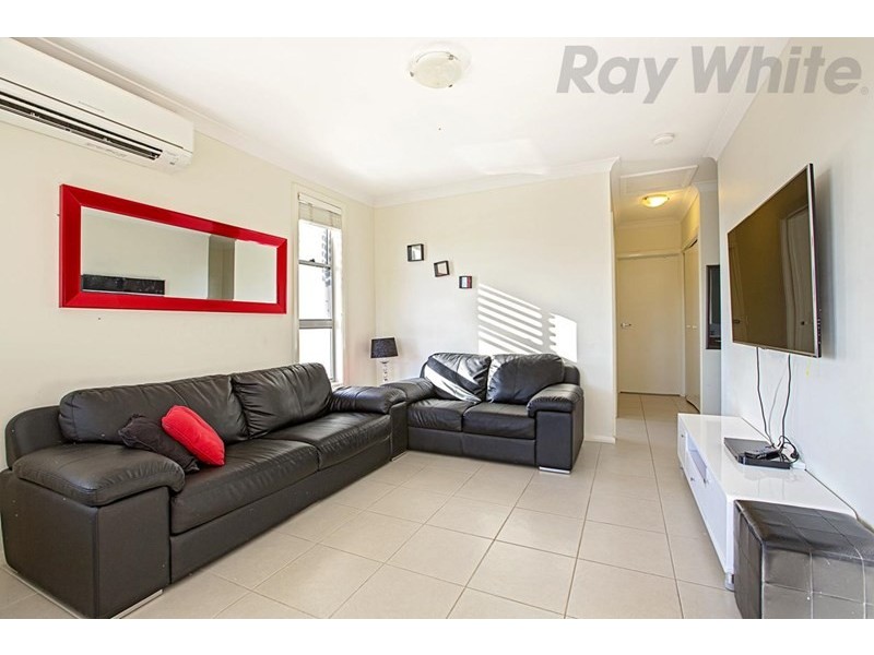 1 Glider Avenue, Middleton Grange NSW 2171