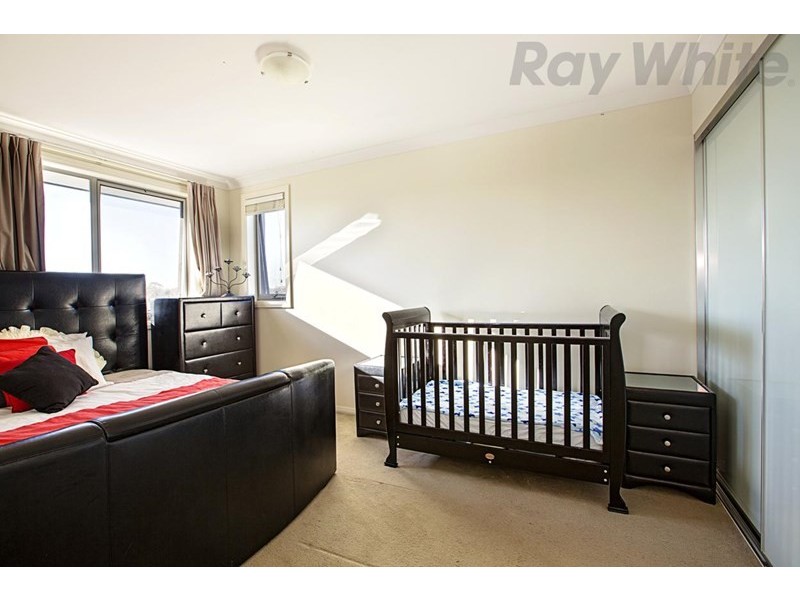 1 Glider Avenue, Middleton Grange NSW 2171