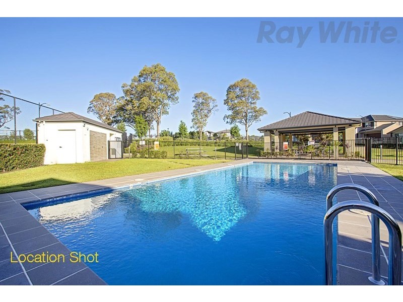 1 Glider Avenue, Middleton Grange NSW 2171