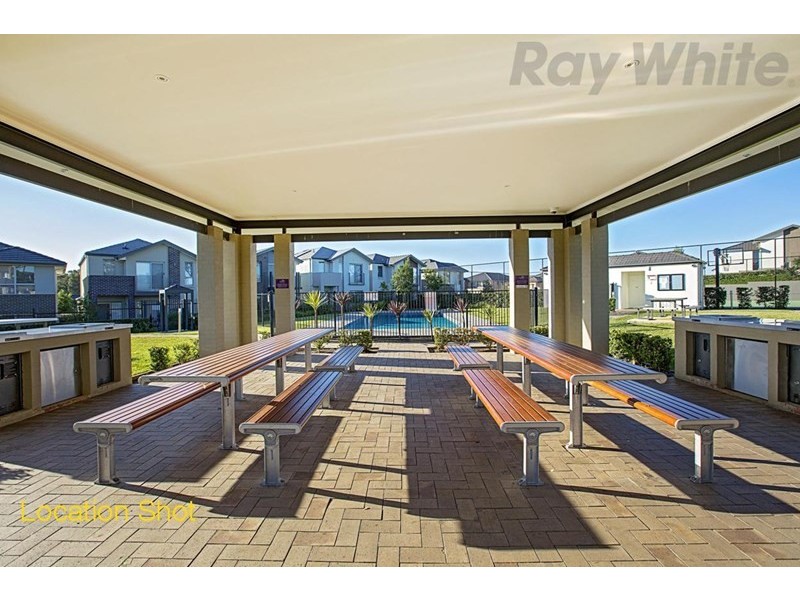 1 Glider Avenue, Middleton Grange NSW 2171