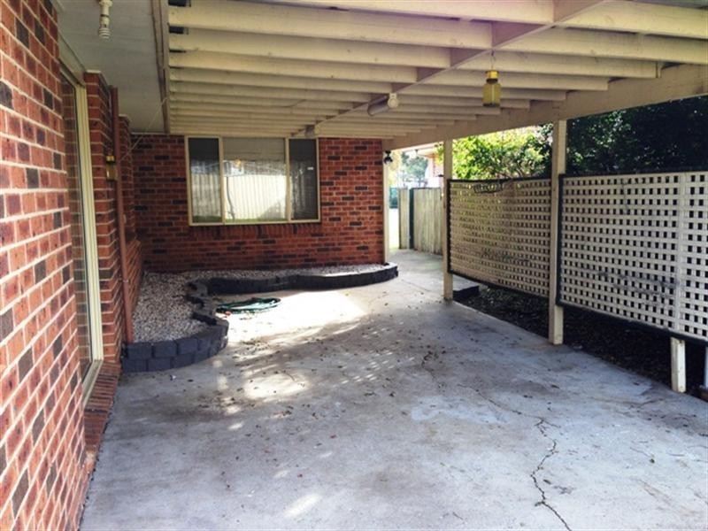 5 Brolga Cresent, Green Valley NSW 2168