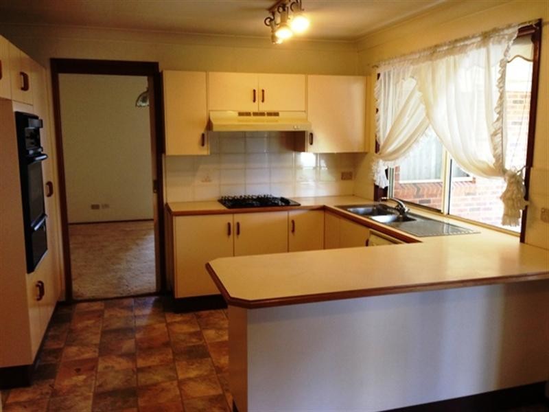 5 Brolga Cresent, Green Valley NSW 2168