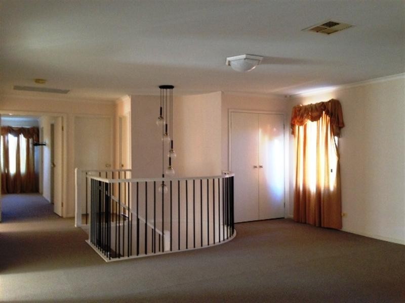 128 Greenway Drive, West Hoxton NSW 2171