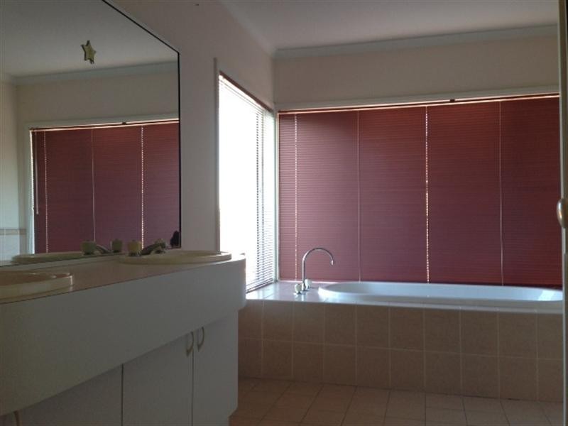 128 Greenway Drive, West Hoxton NSW 2171