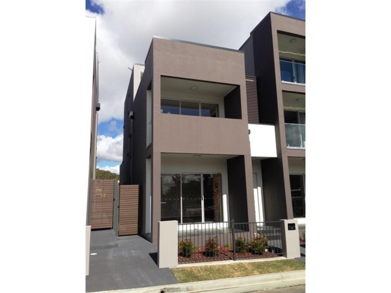 32 Potts Lane, Potts Hill NSW 2143