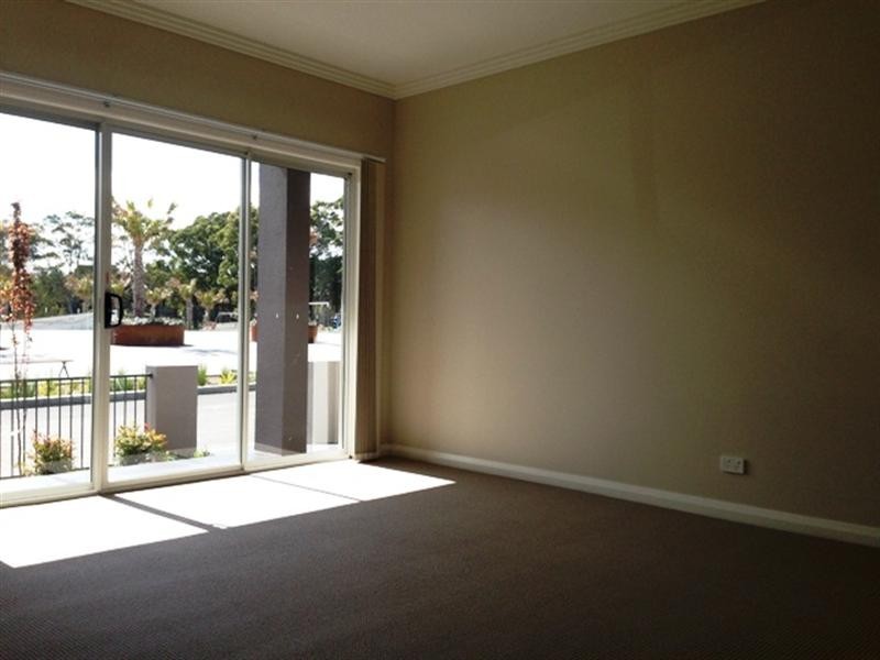 32 Potts Lane, Potts Hill NSW 2143