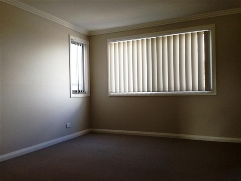 32 Potts Lane, Potts Hill NSW 2143