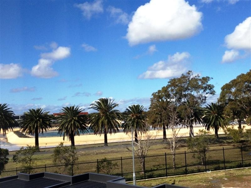 32 Potts Lane, Potts Hill NSW 2143